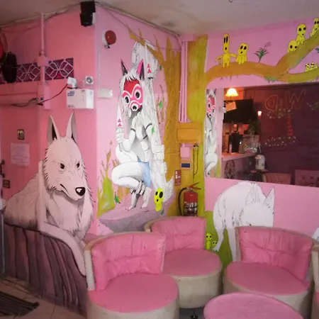 Wild & Wandering Backpacker Hostel & Bar